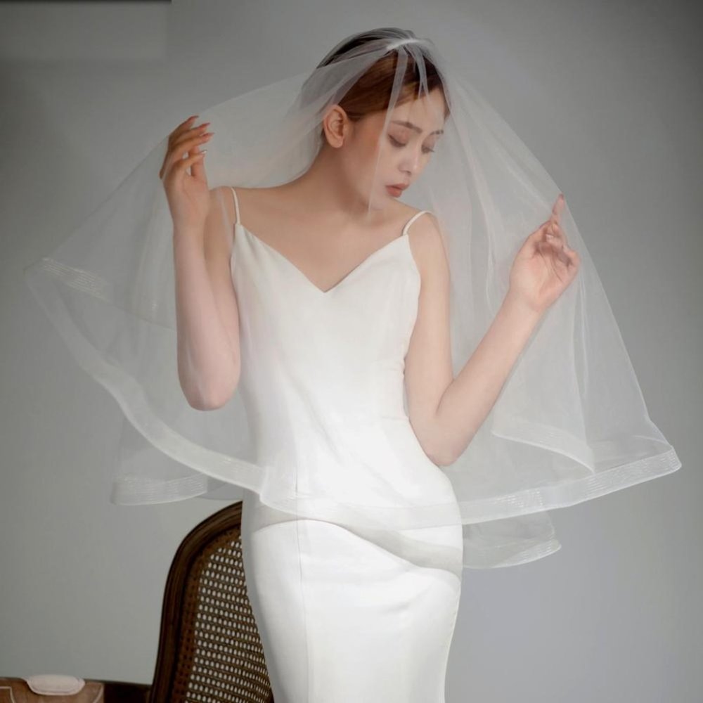 Elegant White Bridal Veil - Picture 7 of 10